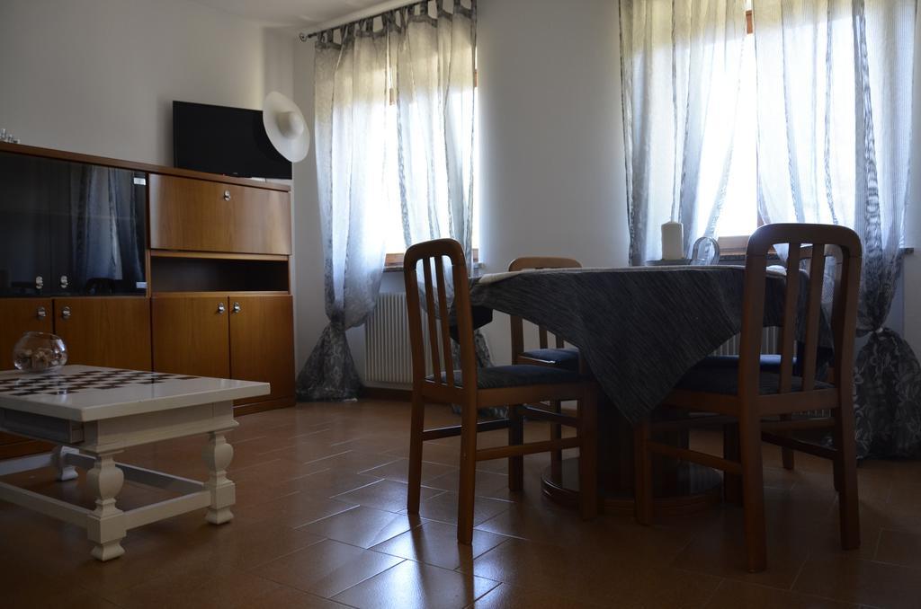 Residence Mezzosole Riva del Garda Bilik gambar
